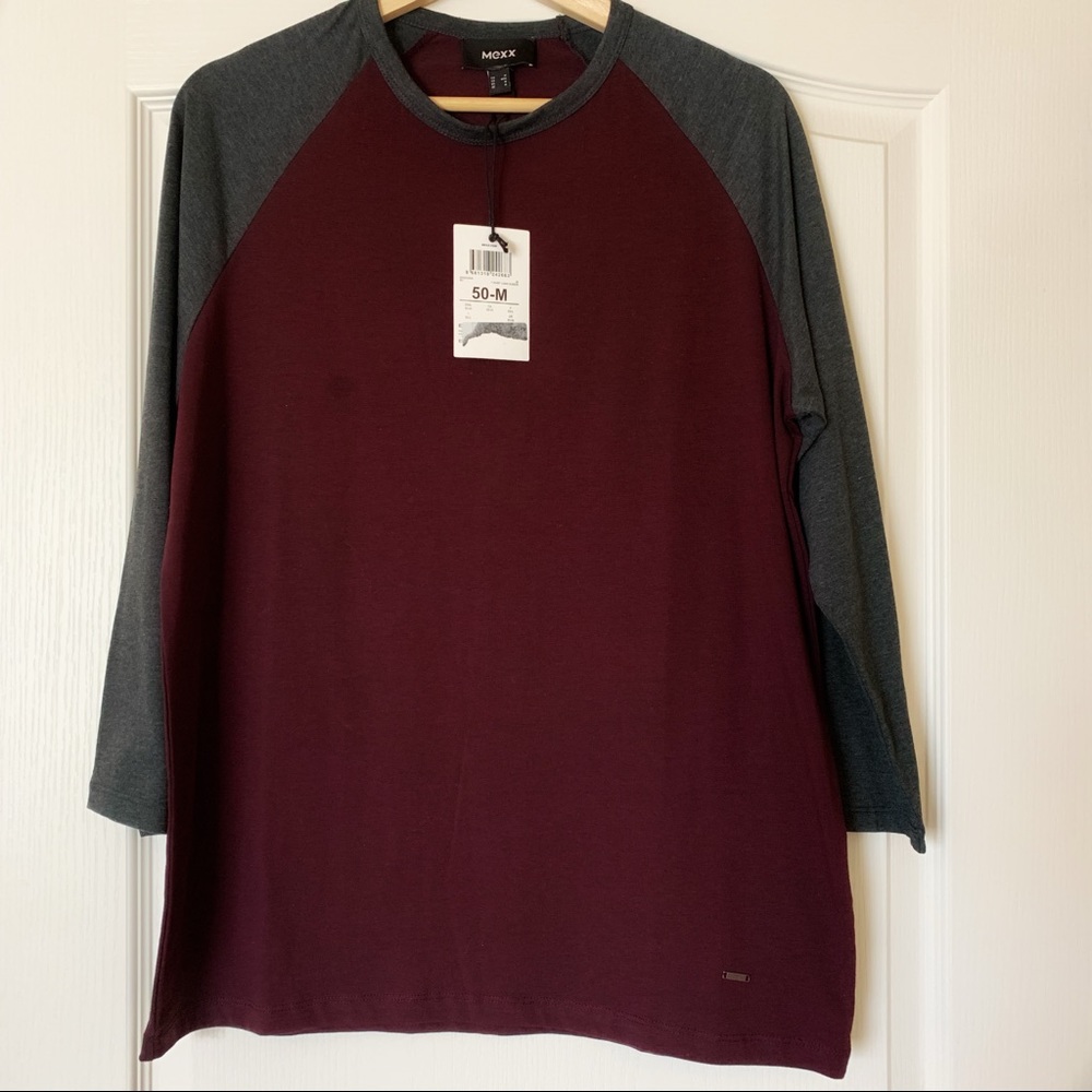 Shirt with long sleeves.